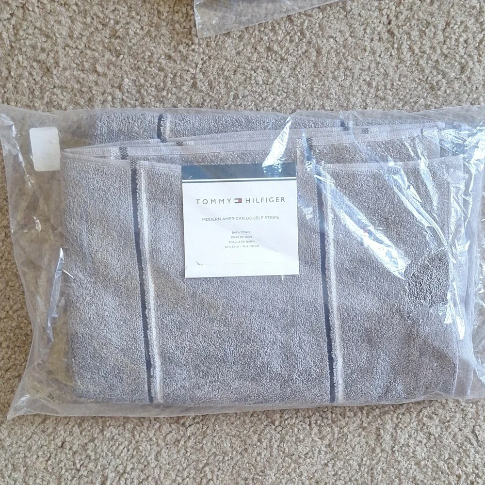 Tommy Hilfiger Modern American Double Stripe Bath Towel, 30"×54", 100%Cotton - Picture 3 of 3